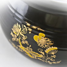 探索益精陶瓷煲K018 黑色貼金花設(shè)計與實用性兼?zhèn)涞膹N房好幫手